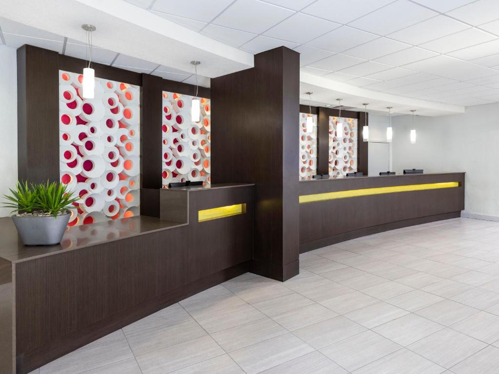 Avanti Resort Orlando Eye Checkin