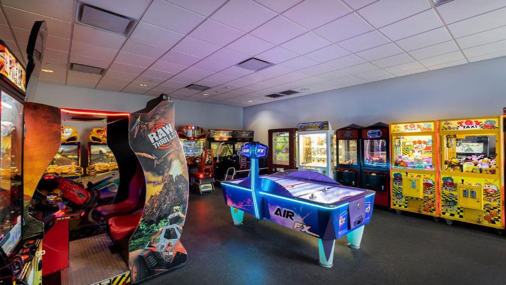 Avanti Resort Orlando Eye Game Room