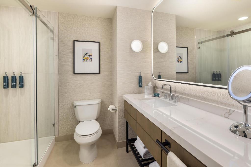 Hilton Orlando Eye Fitness Bathroom