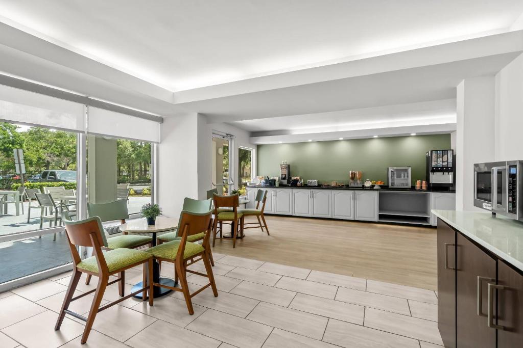 Quality Inn Orlando Eye Breakfast