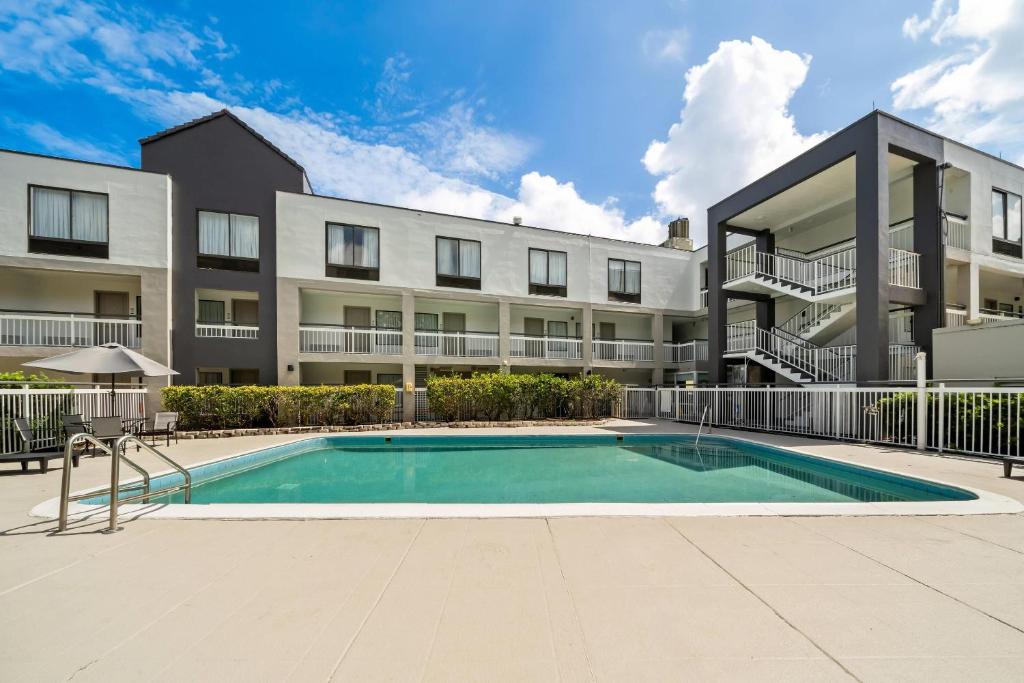 Quality Inn Orlando Eye Pool