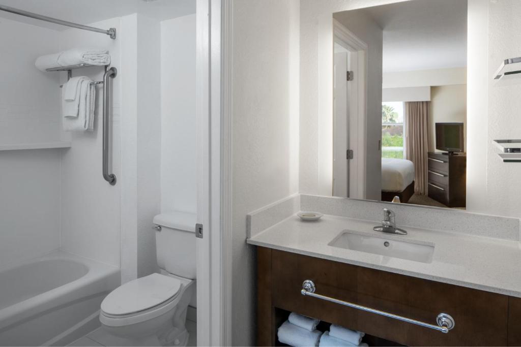 Residence Inn Orlando Eye Bathroom
