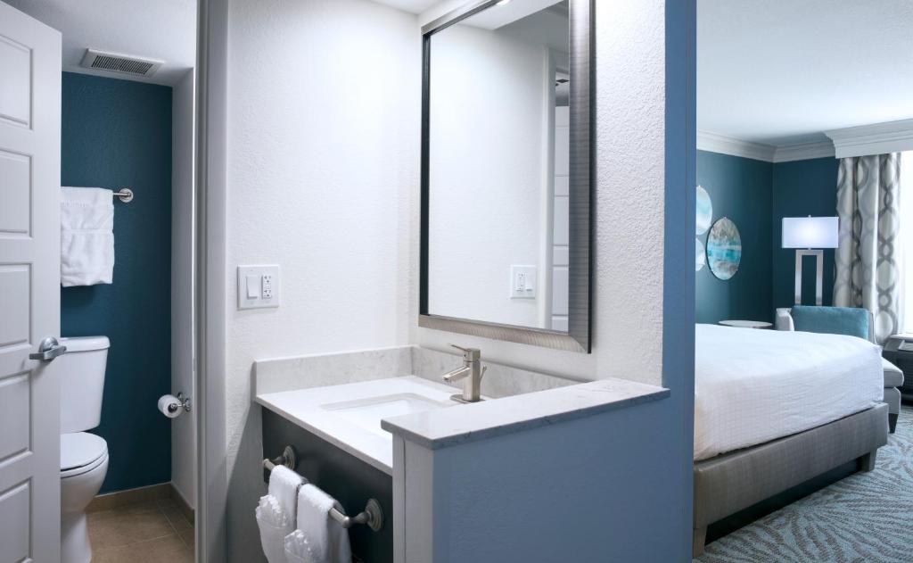 Rosen Centre Hotel Orlando Eye Bathroom