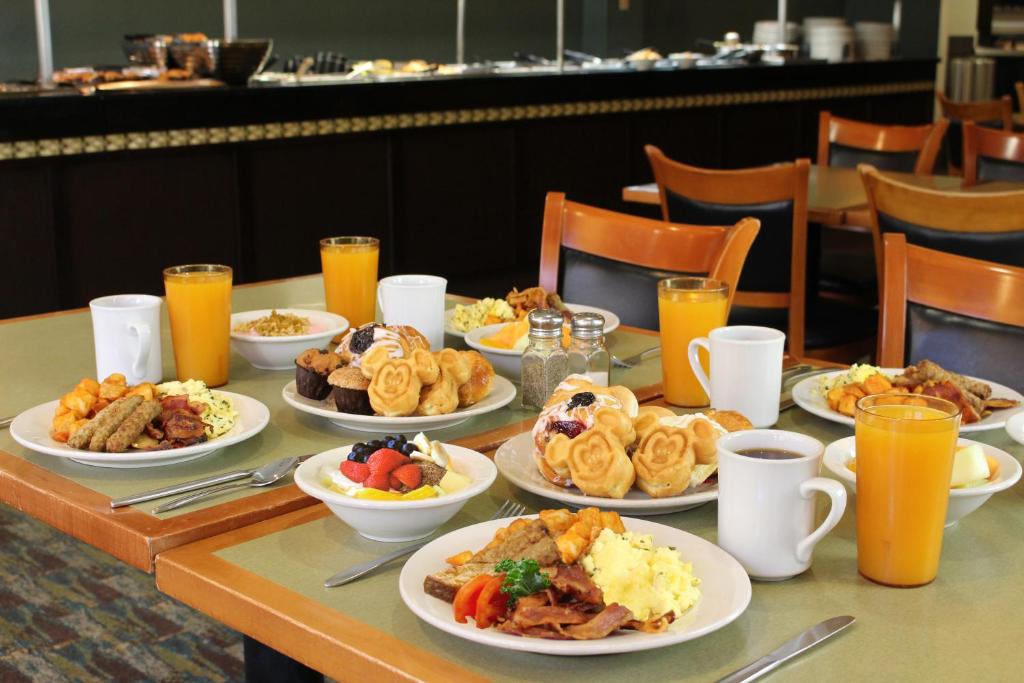 Rosen Inn At Pointe Orlando Breakfast